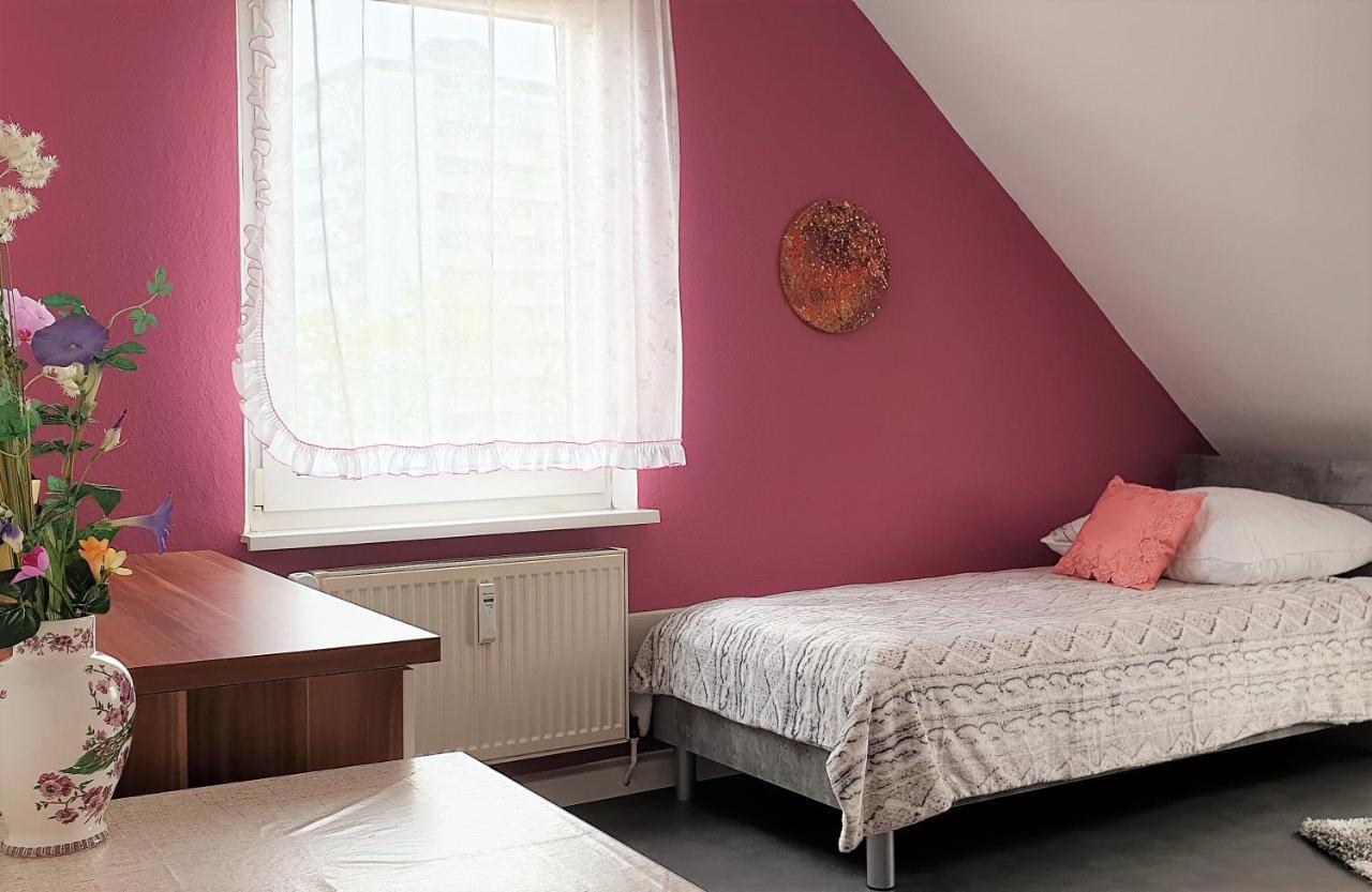Apartment Bayreuth, 4 Zimmer Ferienwohnung im Haus mit Kunst, WLAN, Küche, Parkplatz Exterior foto