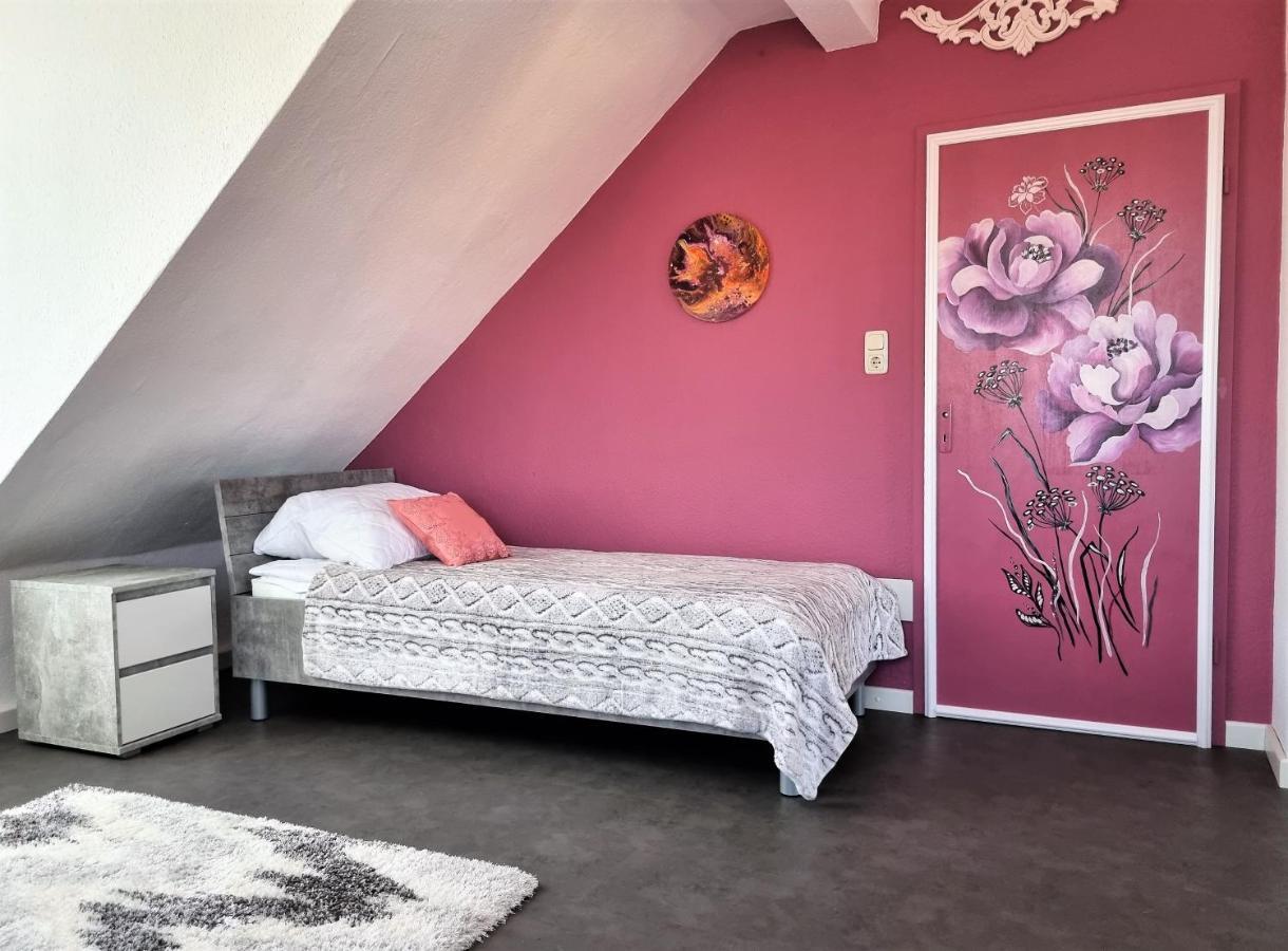 Apartment Bayreuth, 4 Zimmer Ferienwohnung im Haus mit Kunst, WLAN, Küche, Parkplatz Exterior foto