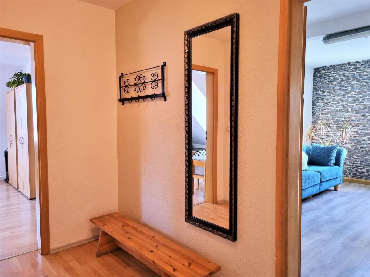 Apartment Bayreuth, 4 Zimmer Ferienwohnung im Haus mit Kunst, WLAN, Küche, Parkplatz Exterior foto