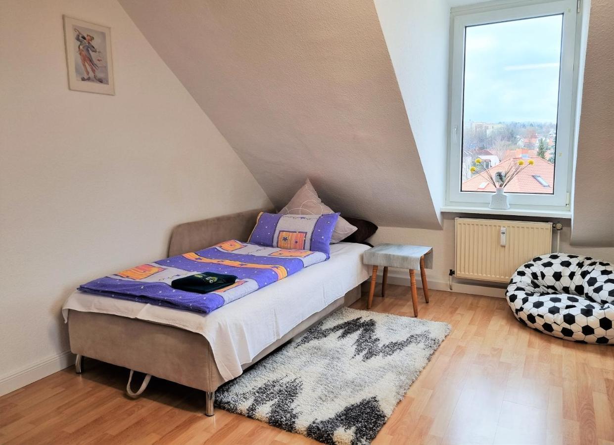 Apartment Bayreuth, 4 Zimmer Ferienwohnung im Haus mit Kunst, WLAN, Küche, Parkplatz Exterior foto