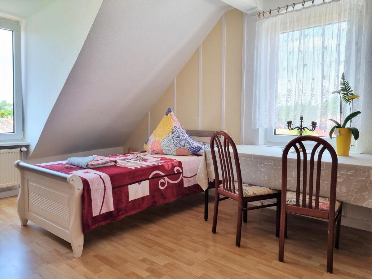 Apartment Bayreuth, 4 Zimmer Ferienwohnung im Haus mit Kunst, WLAN, Küche, Parkplatz Exterior foto
