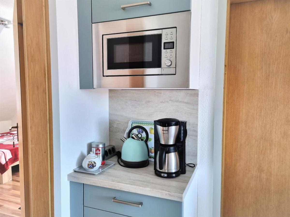 Apartment Bayreuth, 4 Zimmer Ferienwohnung im Haus mit Kunst, WLAN, Küche, Parkplatz Exterior foto