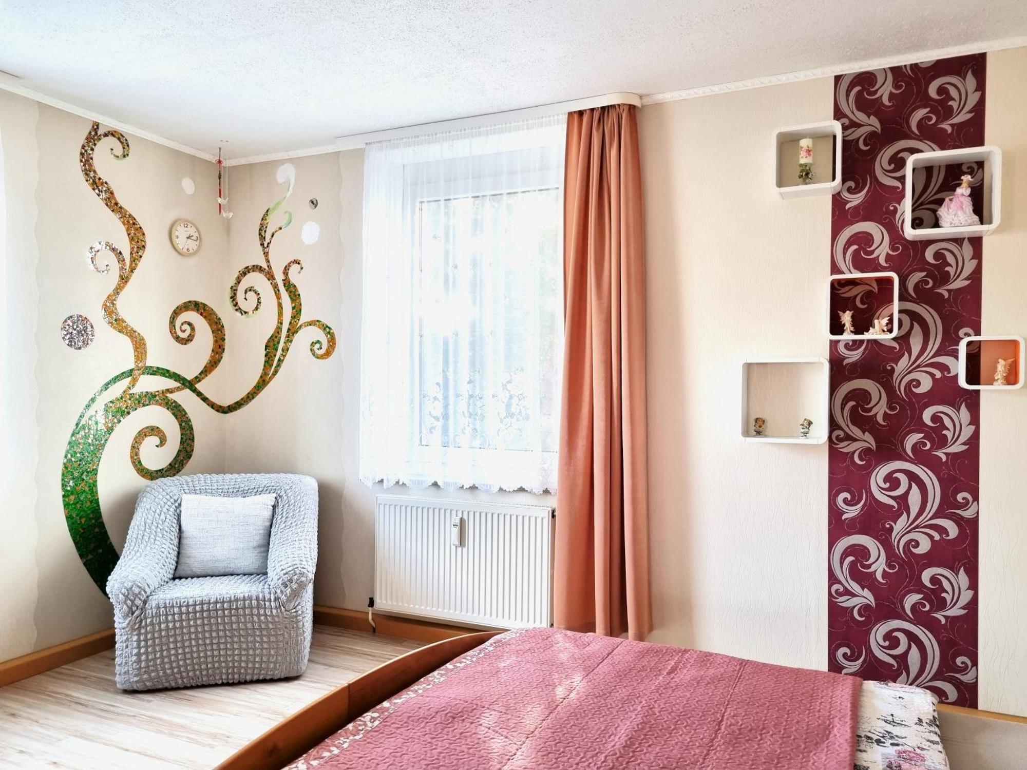 Apartment Bayreuth, 4 Zimmer Ferienwohnung im Haus mit Kunst, WLAN, Küche, Parkplatz Exterior foto