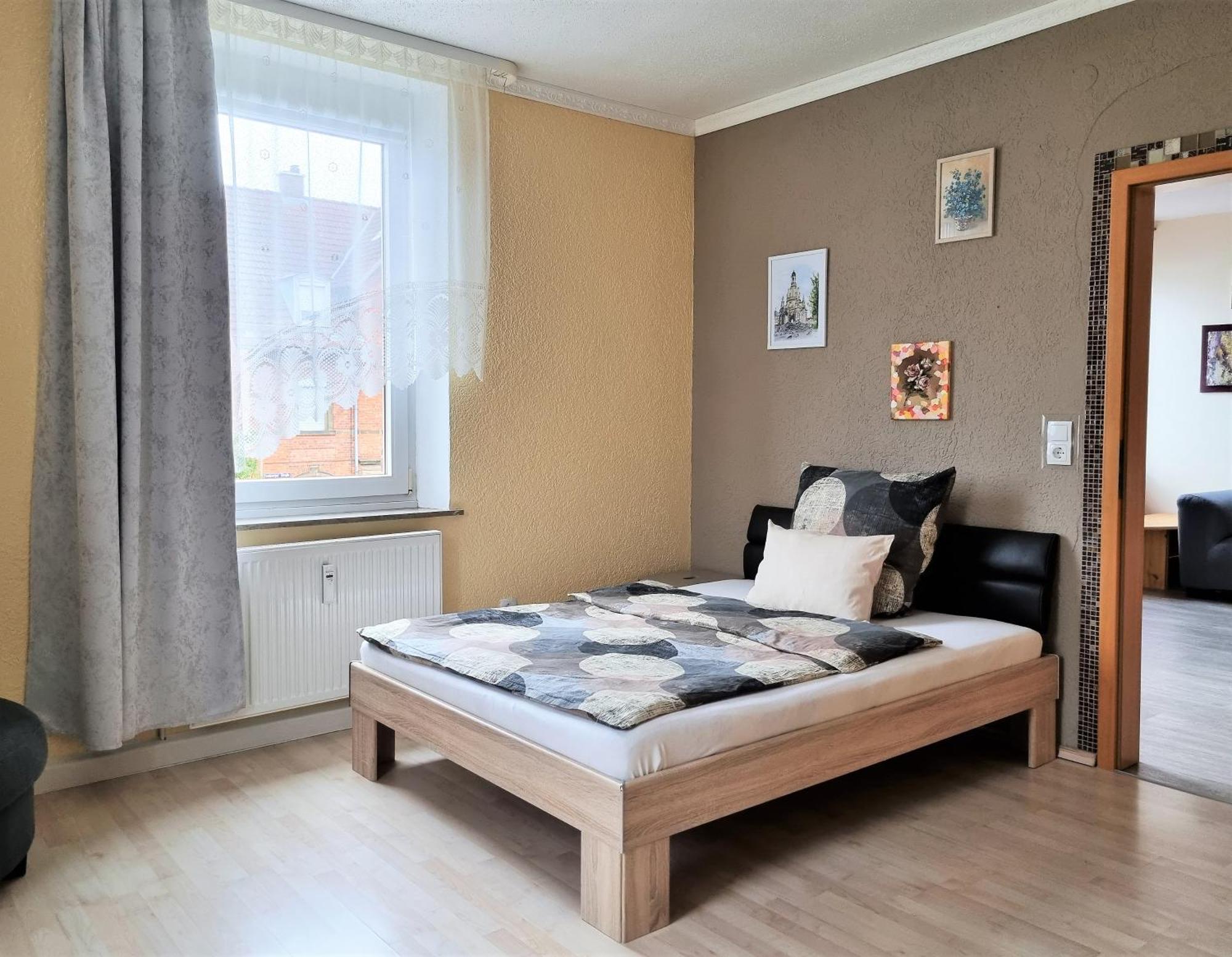Apartment Bayreuth, 4 Zimmer Ferienwohnung im Haus mit Kunst, WLAN, Küche, Parkplatz Exterior foto